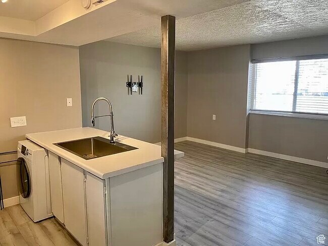 Building Photo - 1555 E 3900 S
