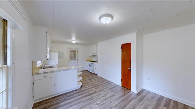Building Photo - 1441 Sunset Ave