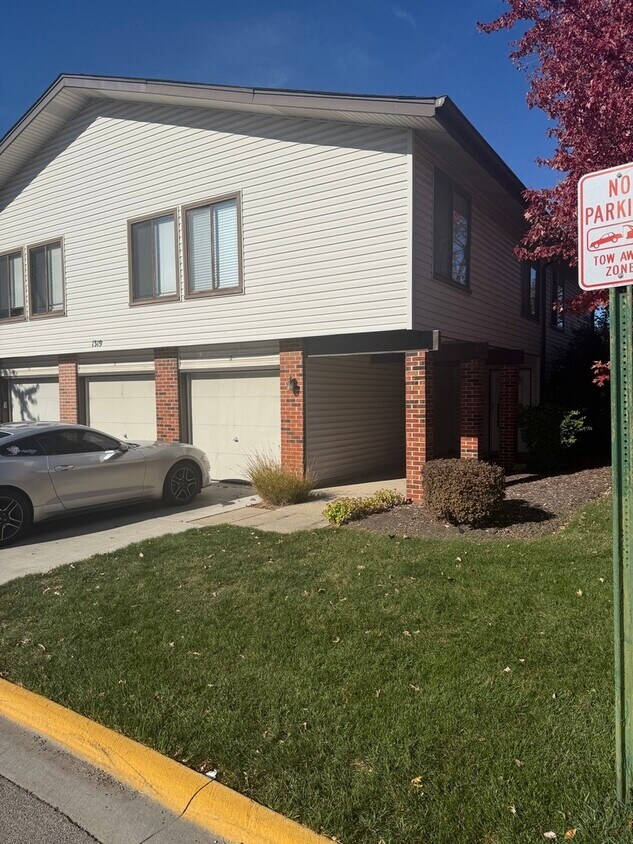 Foto principal - 1319 Kingsbury Dr