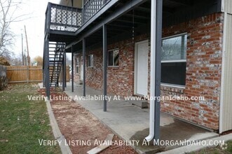 Building Photo - 763 W Pine Ave