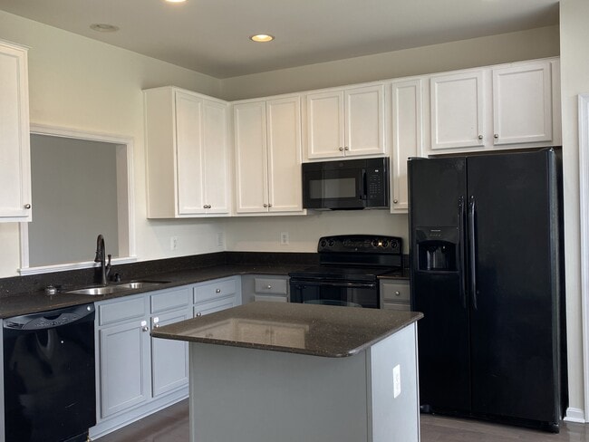 Building Photo - 33 Scholarship Ln