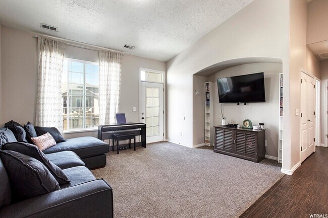 Building Photo - 6333 Lake Powell Cir