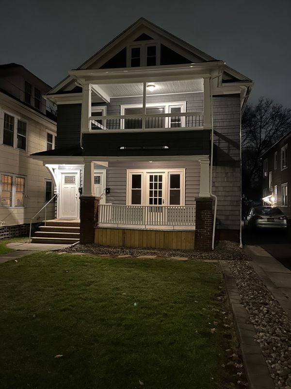 Building Photo - 2018 James St