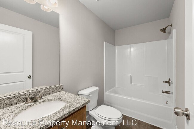 Foto del edificio - McClure Springs Townhomes