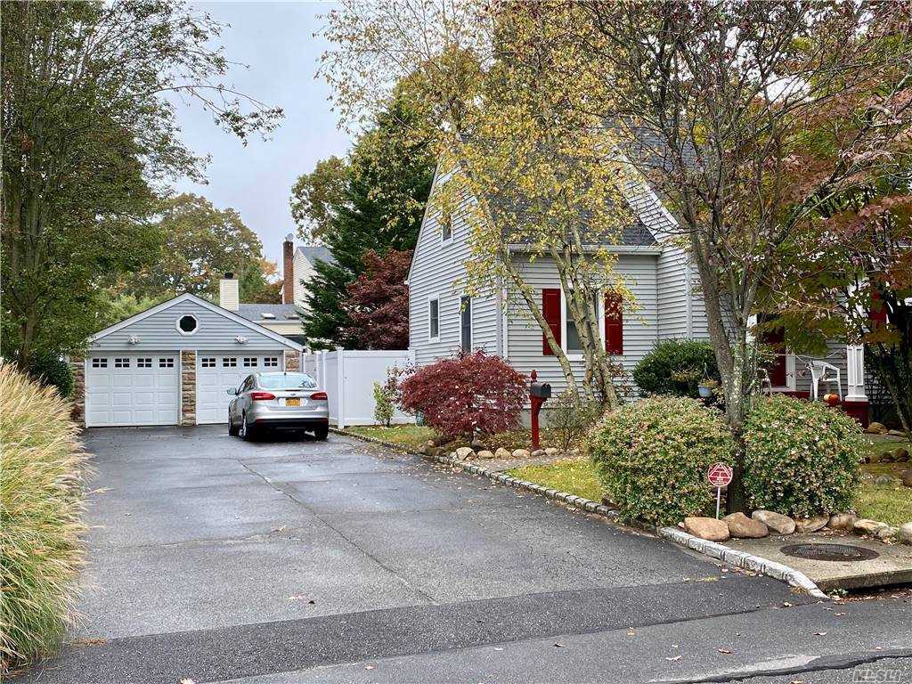 21 Wells Pl, Huntington Station, NY 11746 Room for Rent in Huntington