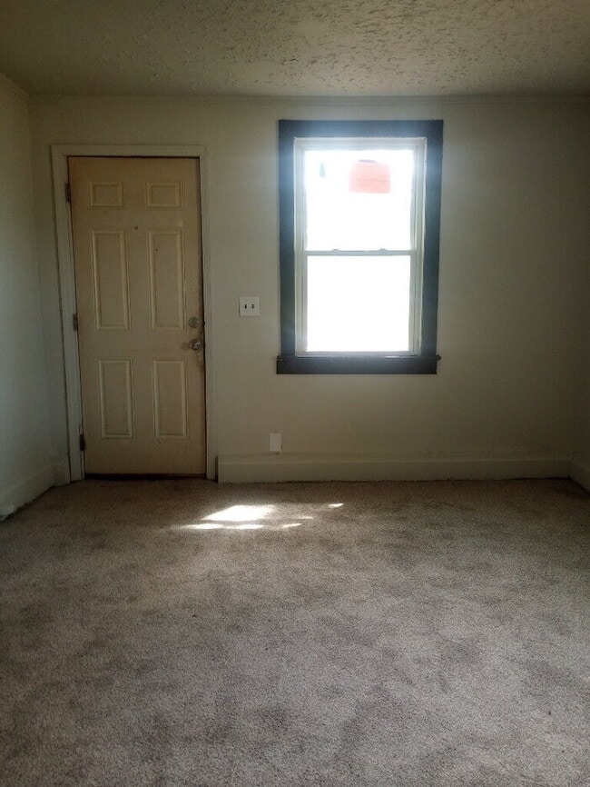 Foto del edificio - 1 bedroom 1 bathroom duplex in Clinton