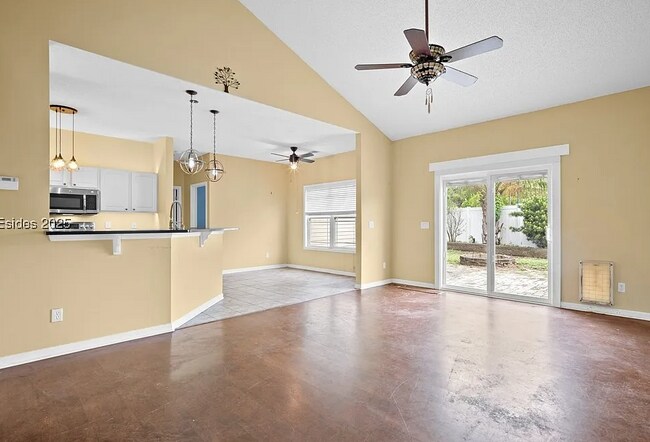 Foto del edificio - 6 Broadland Cir