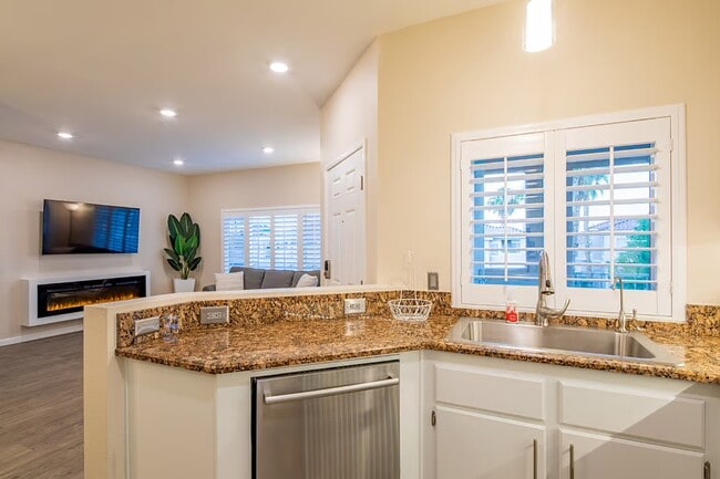 Building Photo - 251 S Green Valley Pky