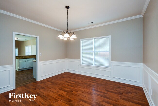 Foto del edificio - 5357 Beechwood Forest Dr