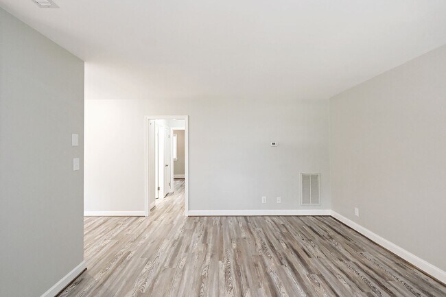 Foto del edificio - Move-in Ready, Renovated Duplex Just Off Rio Rd & Near Pen Park