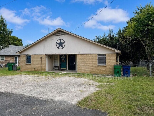 Building Photo - 112 Oak Hill Dr