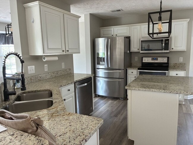 Foto del edificio - Walker Woods, large 4 BD and 2.5 BA