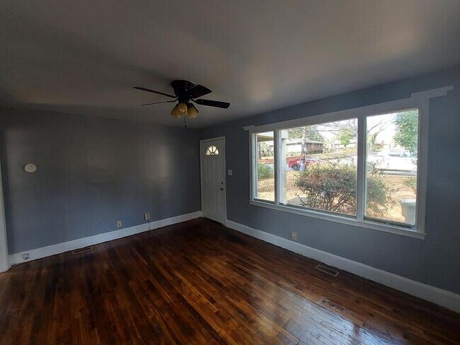 Foto del edificio - 2244 Manse St