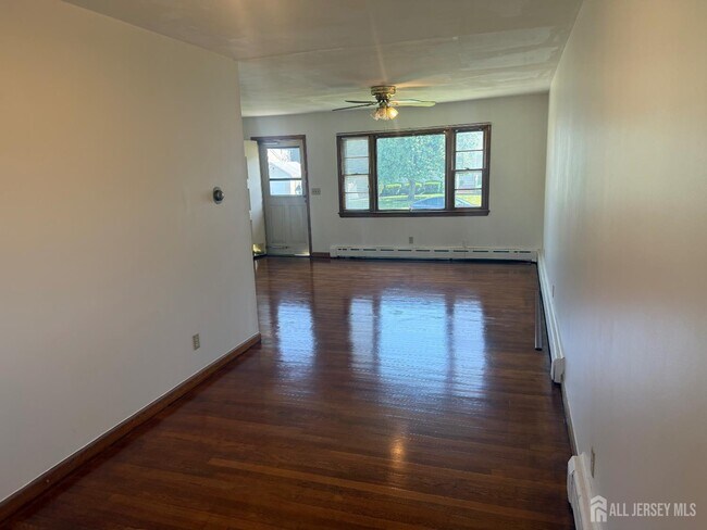 Foto del edificio - 304 Fairlamb Ave