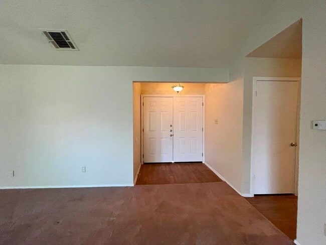 Building Photo - 3 br, 2 bath House - 3301 Broken Spoke Trl.