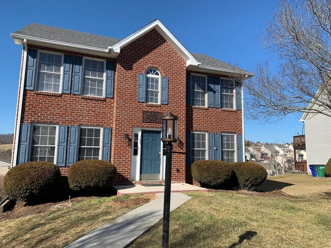 Building Photo - 165 Tula Cir