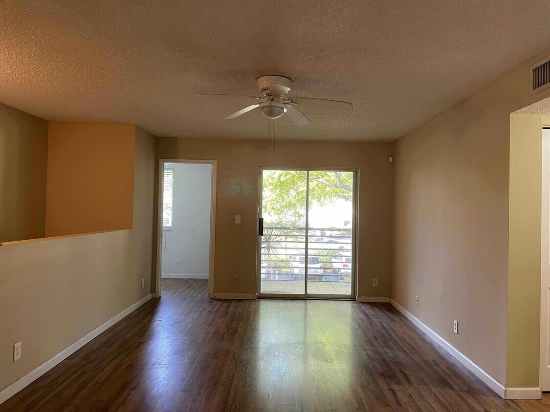 Foto principal - 704 Gardens Dr