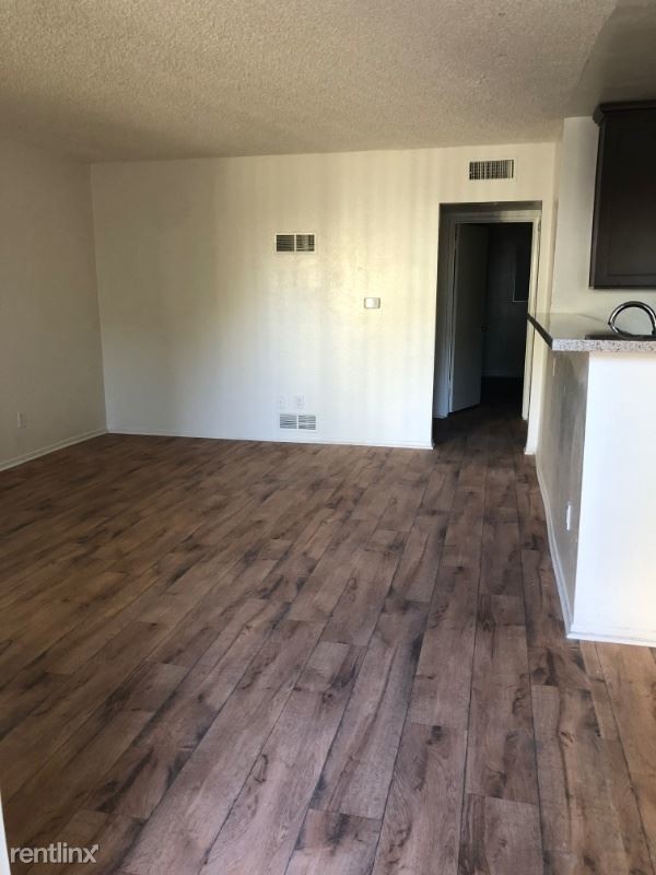 Foto principal - 2 br, 1 bath Apartment - 13922 Sayre St