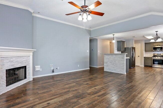 Foto del edificio - 21803 Whispering Forest Dr