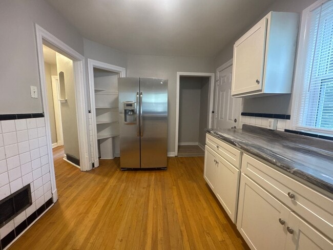 Building Photo - Stunning 3-Bedroom Home with Spacious Fenc...