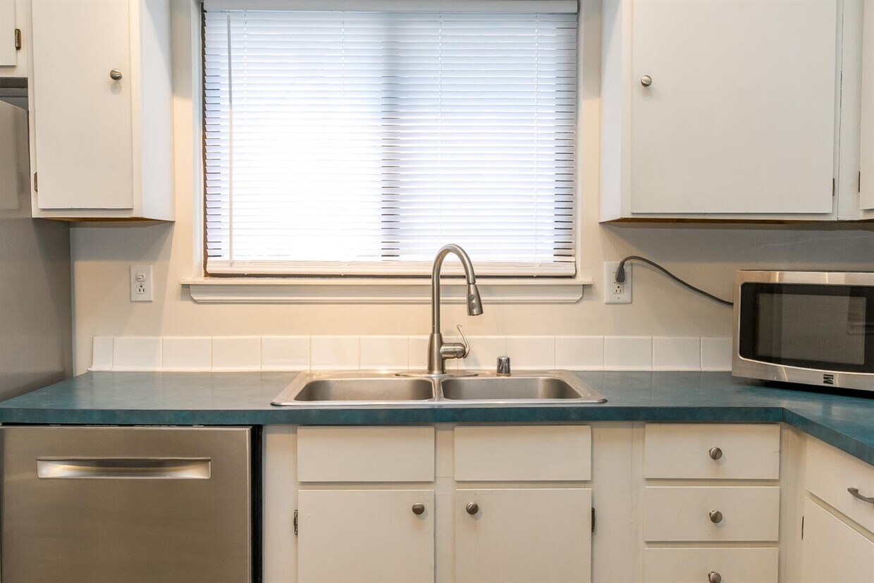 Foto principal - 3356 Kenesaw Dr