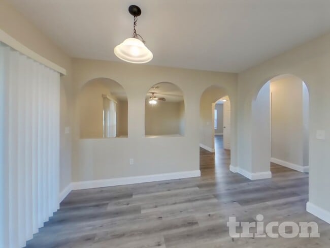 Foto del edificio - 426 Elgin Blvd