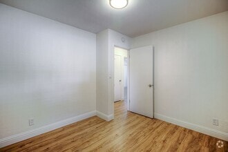 Building Photo - 801 W 9th St