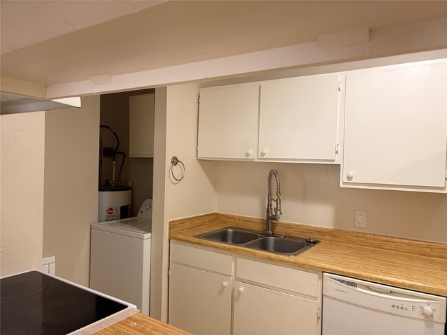 Foto del edificio - 1007 Stoneleigh Ct