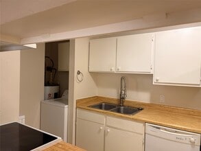 Building Photo - 1007 Stoneleigh Ct