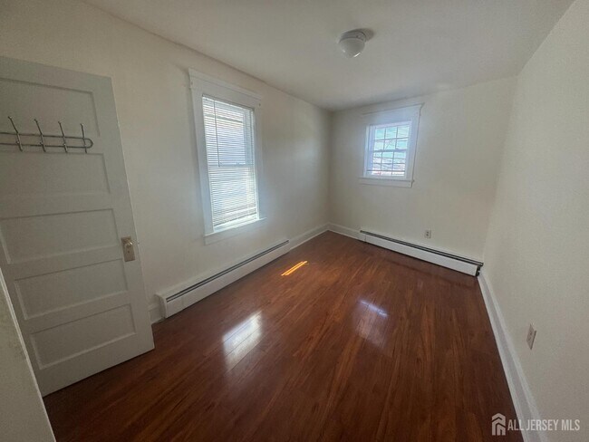 Foto del edificio - 908 Livingston Ave