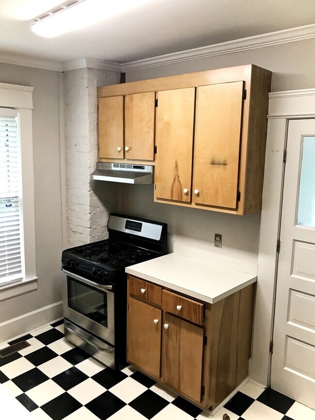 Building Photo - Charming 2BR/1BA Arnette Avenue Bungalow! ...