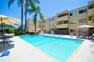 Building Photo - 2386 E Del Mar Blvd