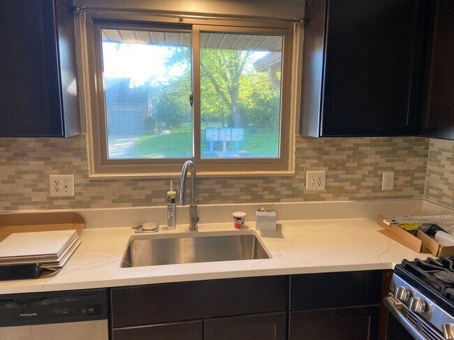 Foto del edificio - 3898 Old Creek Rd