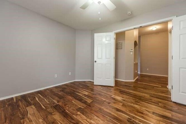 Foto del edificio - 11425 Running Brush Ln