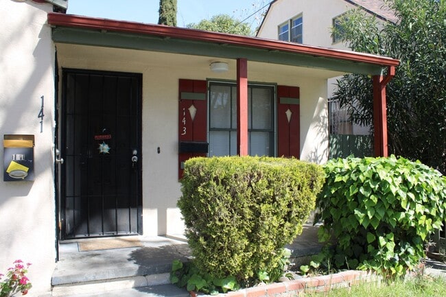 Building Photo - Updated One Bedroom, One Bathroom Duplex n...