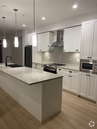 Building Photo - 20487-20465 65 Ave