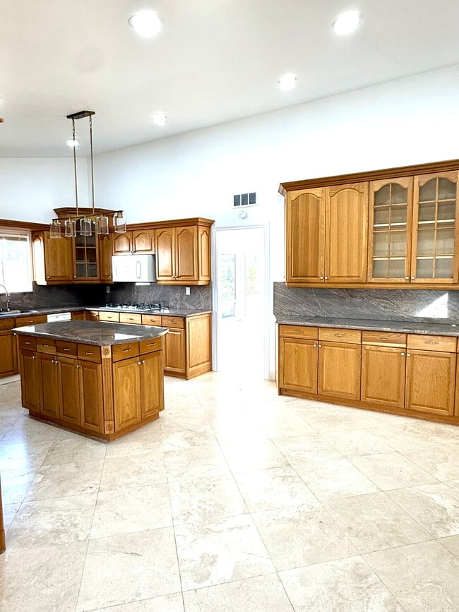 Building Photo - 5400 Beeler Ave