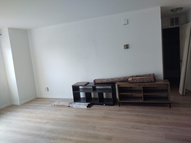 Building Photo - 4330 Hartwick Rd