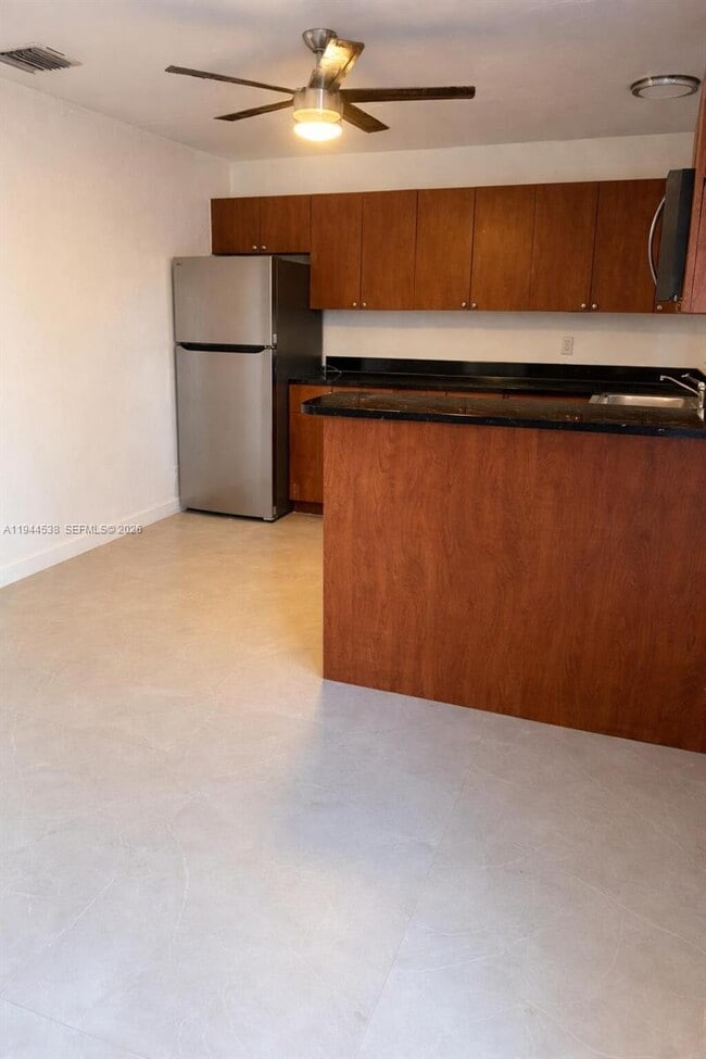 Foto del edificio - 214 NW 8th Ave