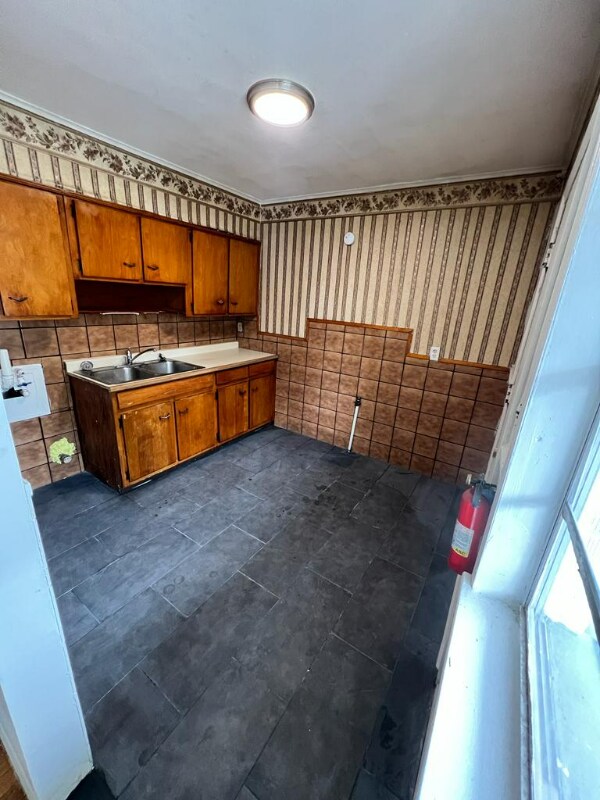 Building Photo - 519 Simpson Ave