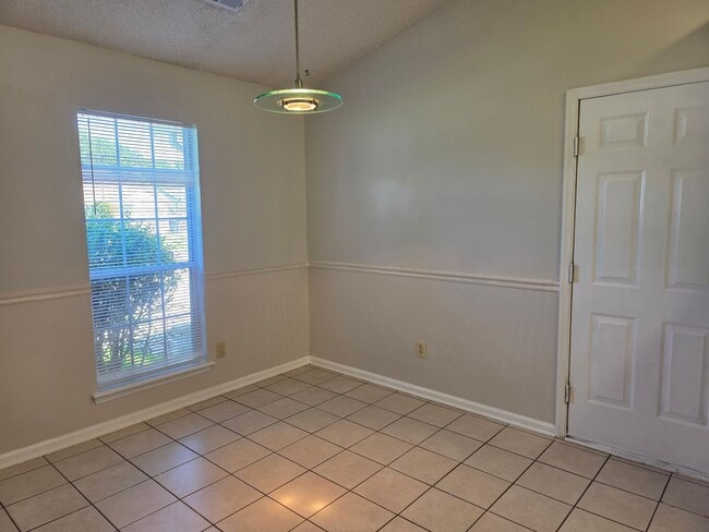 Building Photo - For Rent – 3 Bedroom, 2 Bath Home with Gar...