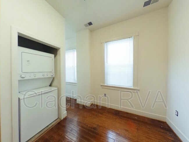 Building Photo - 301 Goshen St