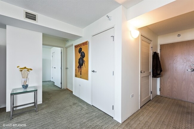 Foto del edificio - 1720 Maple Ave