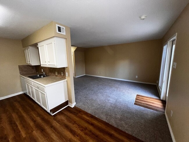 Building Photo - 6543-6543 Long Meadow Dr