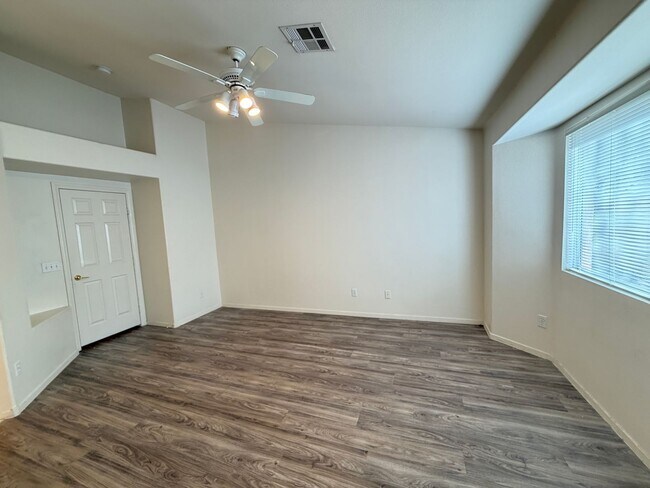 Building Photo - 9841 Double Rock Dr