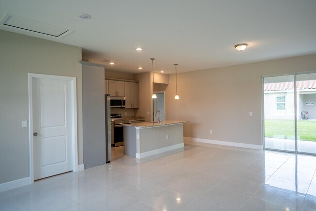 Building Photo - 418 Cinnamon Dr