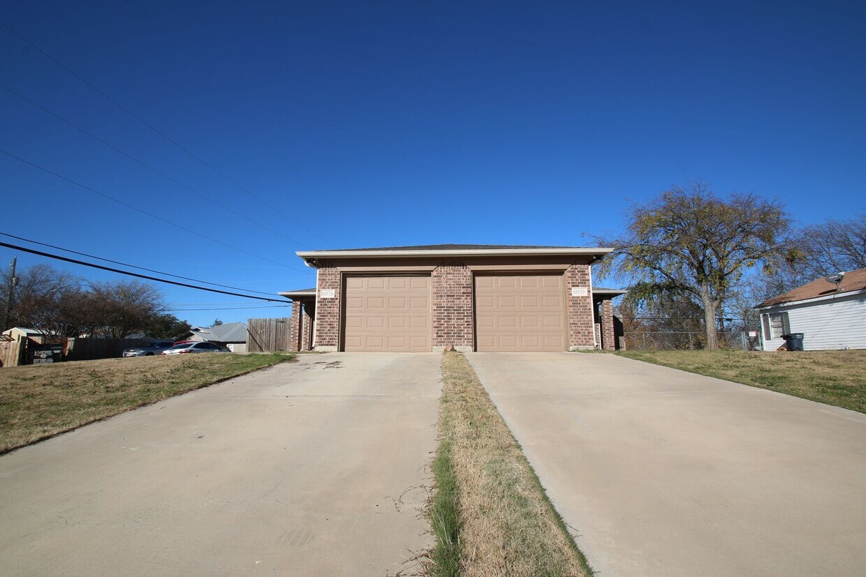 80368038 W. Elizabeth Ln Room for Rent in Fort Worth, TX