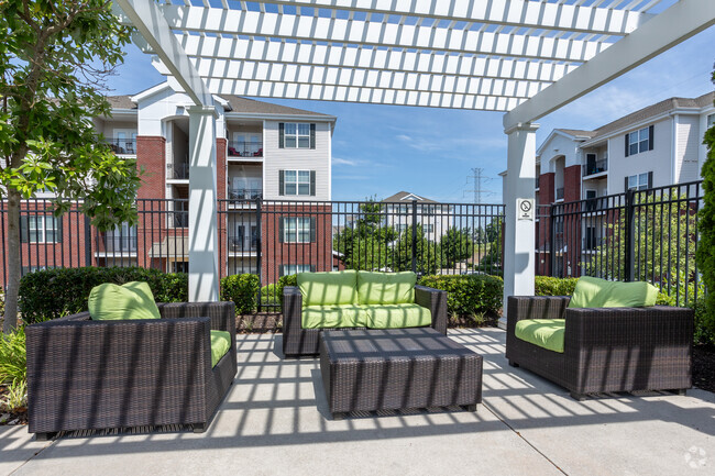 Pool - Shorehaven Apartments