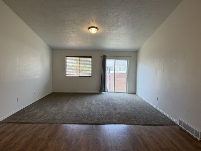 Building Photo - 149 E 460 N