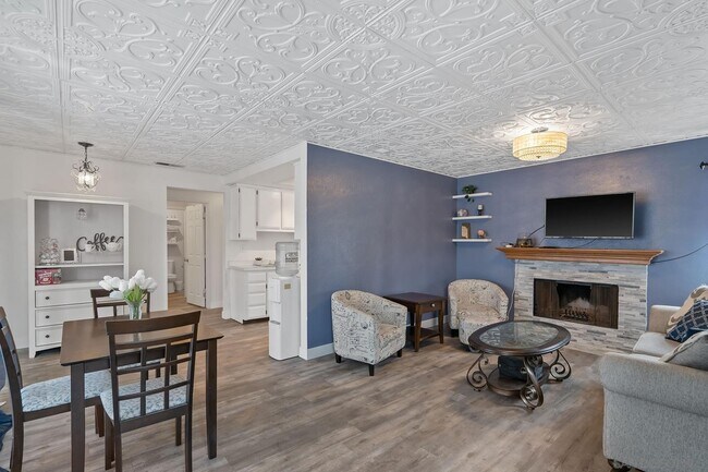 Building Photo - 6516 College Grove Dr